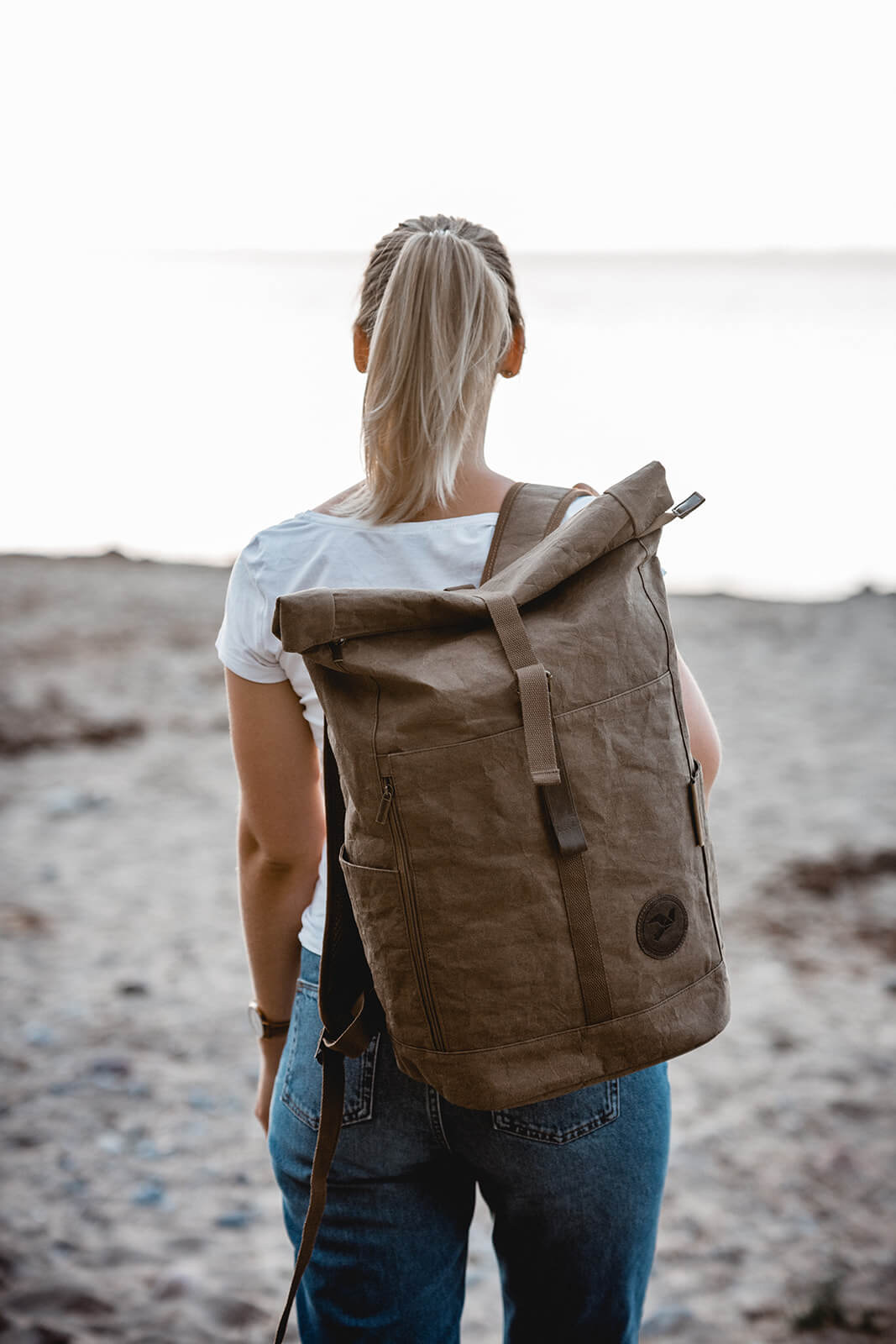 Rucksack aus Papier Daypack Kuirertasche Damen und Herren vegan